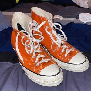 High top converse, BARELY WORN